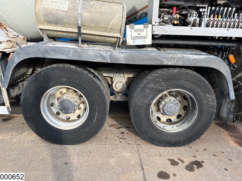 Renault Kerax 410 Dxi 8x4, Cifa, 9m3, Remote - Камион миксер за бетон: слика 3 Renault Kerax 410 Dxi 8x4, Cifa, 9m3, Remote - Камион миксер за бетон: слика 3