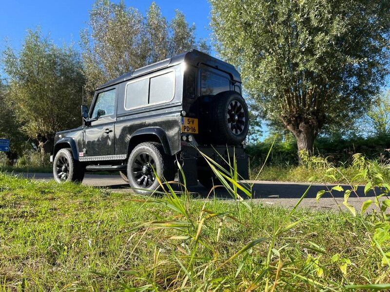 Land Rover Defender X tech with black pack - Автомобил: слика 2 Land Rover Defender X tech with black pack - Автомобил: слика 2
