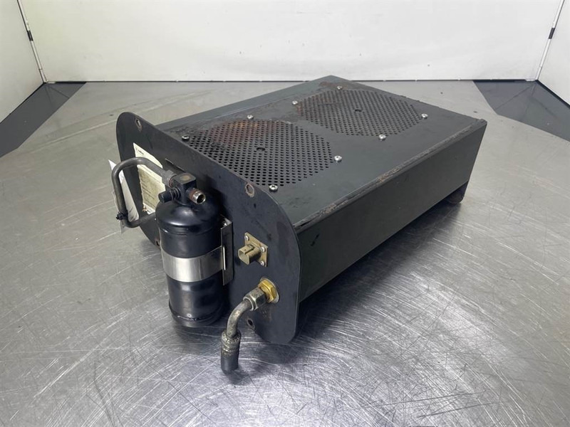 Ahlmann AZ150-4184898A-Airco condenser/Klimakondensator - Рамка/ Шасија за Градежна машина: слика 1 Ahlmann AZ150-4184898A-Airco condenser/Klimakondensator - Рамка/ Шасија за Градежна машина: слика 1