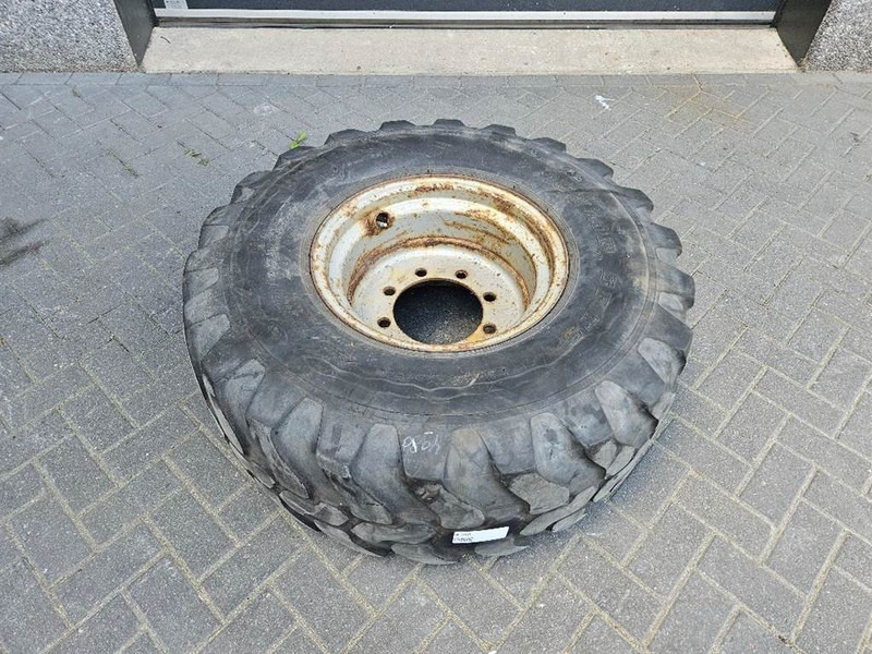 DUNLOP 455/70-R20 (17.5/70R20) - Tire/Reifen/Band - Гуми и бандажи за Градежна машина: слика 2 DUNLOP 455/70-R20 (17.5/70R20) - Tire/Reifen/Band - Гуми и бандажи за Градежна машина: слика 2