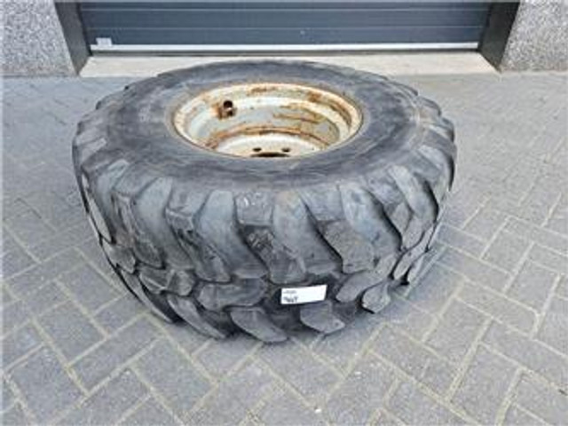 DUNLOP 455/70-R20 (17.5/70R20) - Tire/Reifen/Band - Гуми и бандажи за Градежна машина: слика 1 DUNLOP 455/70-R20 (17.5/70R20) - Tire/Reifen/Band - Гуми и бандажи за Градежна машина: слика 1