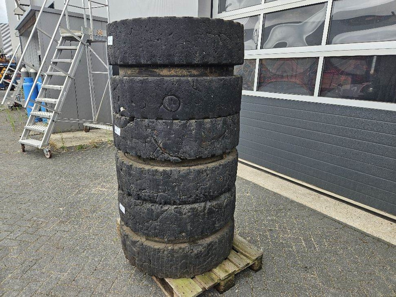 Liebherr 10.00-20 - Tire/Reifen/Band - Гуми и бандажи за Градежна машина: слика 2 Liebherr 10.00-20 - Tire/Reifen/Band - Гуми и бандажи за Градежна машина: слика 2