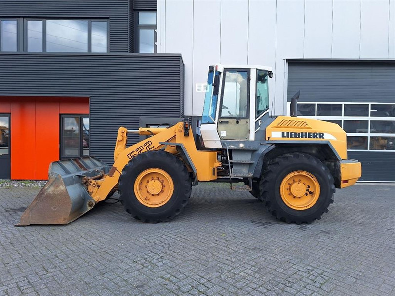 Liebherr L522 - Натоварувач на тркала: слика 1 Liebherr L522 - Натоварувач на тркала: слика 1