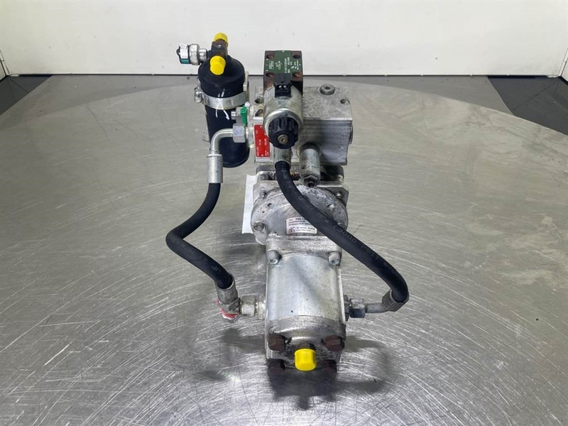 Mecalac 12MTX-5620108/6090359/6050187-Compressor - Мотор за Градежна машина: слика 3 Mecalac 12MTX-5620108/6090359/6050187-Compressor - Мотор за Градежна машина: слика 3