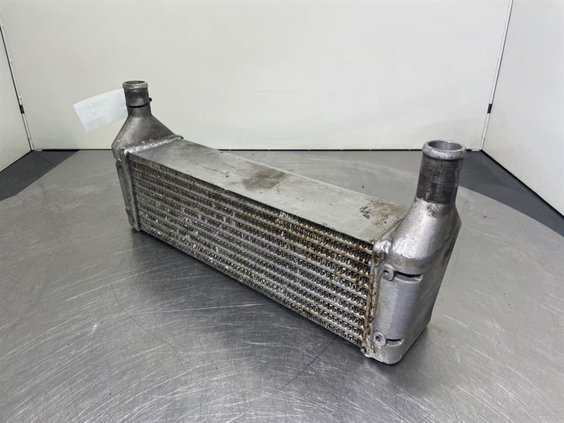 New Holland W110C - Intercooler/Kühler/Koeler - Мотор за Градежна машина: слика 2 New Holland W110C - Intercooler/Kühler/Koeler - Мотор за Градежна машина: слика 2