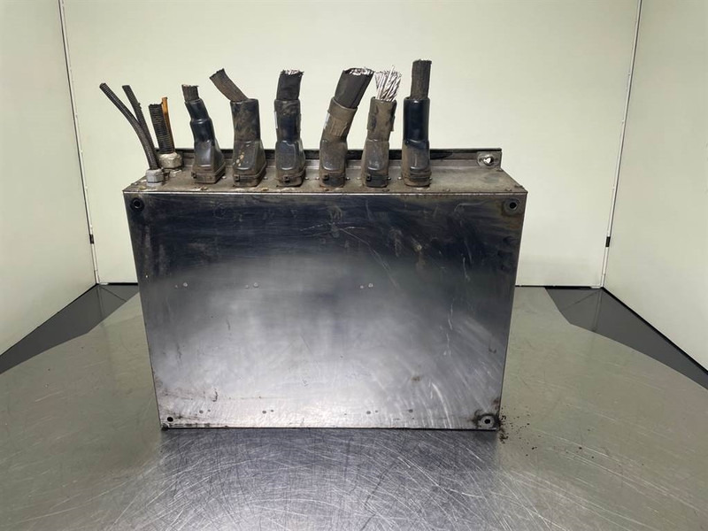 Sennebogen 835E-175343-Switch kabinet/Schaltschrank - Електричен систем за Градежна машина: слика 4 Sennebogen 835E-175343-Switch kabinet/Schaltschrank - Електричен систем за Градежна машина: слика 4