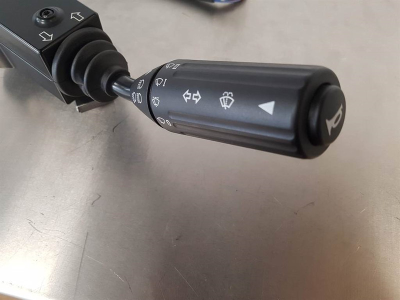 Volvo L20B/L25B - ZM2808703 - Steer col switch - Прекинувач на управувачкиот столб за Градежна машина: слика 3 Volvo L20B/L25B - ZM2808703 - Steer col switch - Прекинувач на управувачкиот столб за Градежна машина: слика 3