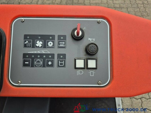 Hako Hakomatic B1100 Kehr- Nass- Scheuersaugmaschine - Возило за метење: слика 5 Hako Hakomatic B1100 Kehr- Nass- Scheuersaugmaschine - Возило за метење: слика 5