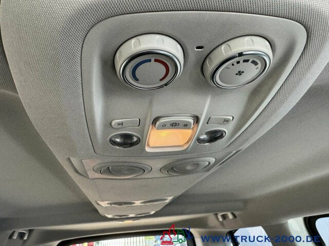 Opel Vivaro 9 Sitzer Klima vorne & hinten Navi + DAB - Минибус, Патничко комбе: слика 3 Opel Vivaro 9 Sitzer Klima vorne & hinten Navi + DAB - Минибус, Патничко комбе: слика 3