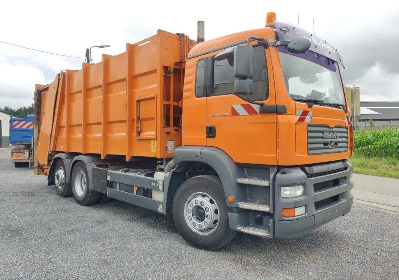 MAN TGA 26.320 6x2 garbage truck ZOELLER - Камион за ѓубре: слика 2 MAN TGA 26.320 6x2 garbage truck ZOELLER - Камион за ѓубре: слика 2