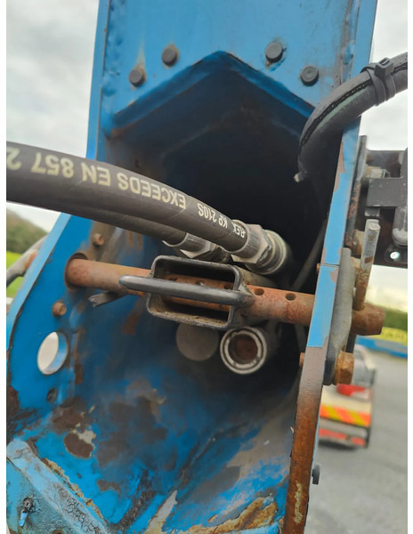 Камион со кука за подигање, Камион со кран Scania P360 8x2 Tridem container Crane HIAB 244: слика 6