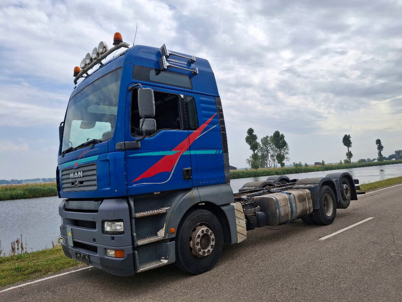 MAN TGA 26.390 6X2 - Камион со кабинска шасија: слика 1 MAN TGA 26.390 6X2 - Камион со кабинска шасија: слика 1
