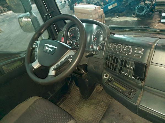 MAN TGM 15.290 4X2 LL - Транспортер на контејнер/ Камион со променливо тело: слика 5 MAN TGM 15.290 4X2 LL - Транспортер на контејнер/ Камион со променливо тело: слика 5