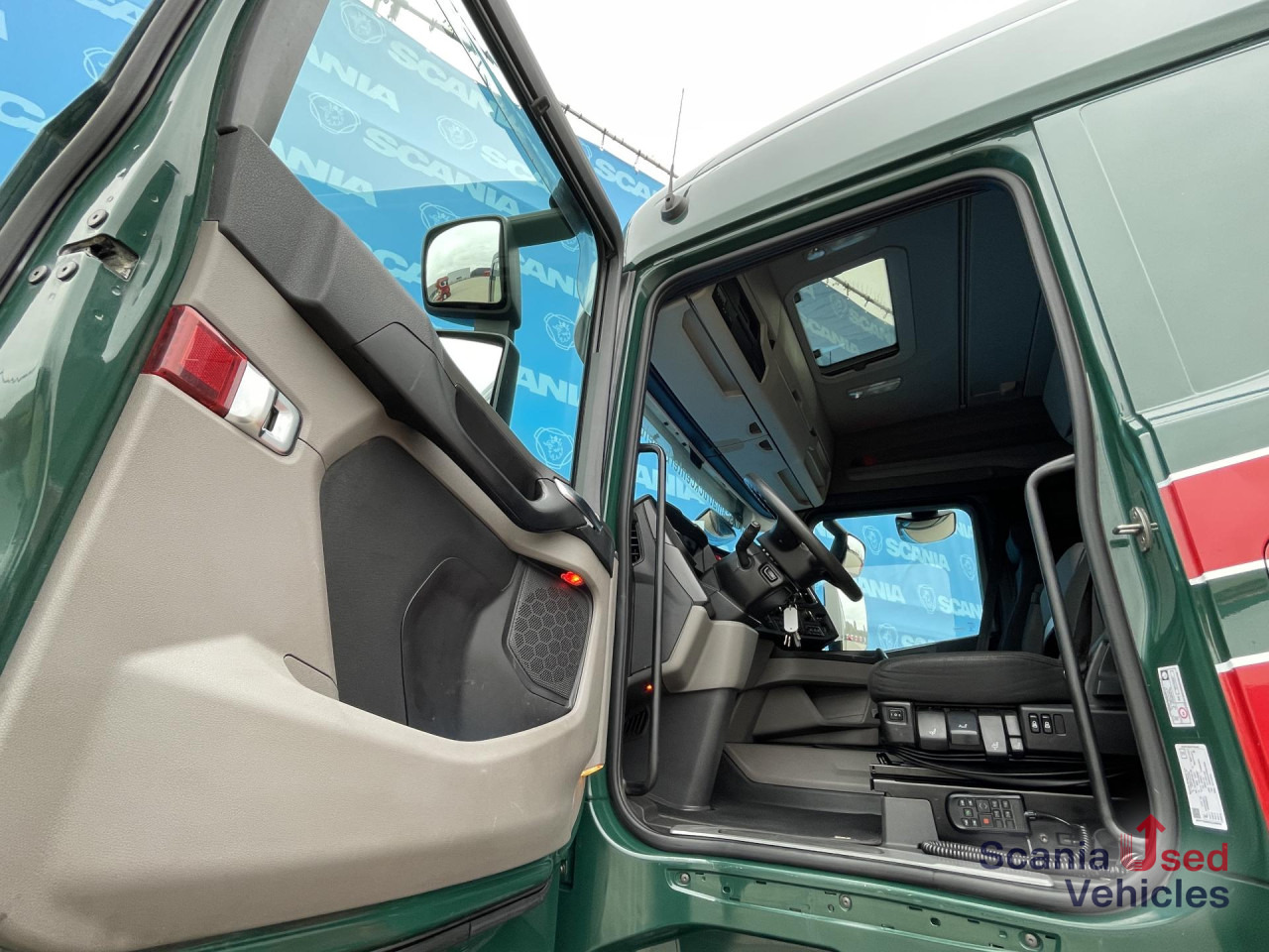 SCANIA R 410 A4x2NA RETARDER ADR FL LED ACC - Камион влекач: слика 3 SCANIA R 410 A4x2NA RETARDER ADR FL LED ACC - Камион влекач: слика 3