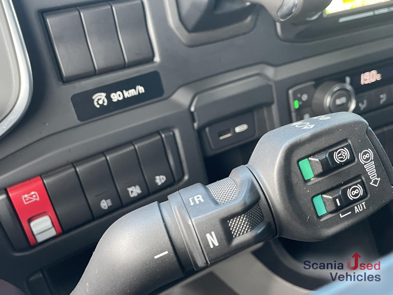 SCANIA R 410 A4x2NA RETARDER LED NAVI - Камион влекач: слика 4 SCANIA R 410 A4x2NA RETARDER LED NAVI - Камион влекач: слика 4