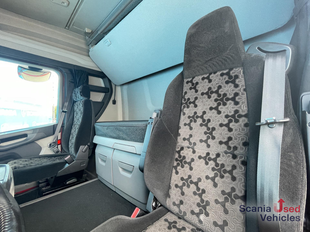 SCANIA R 410 A4x2NA RETARDER LED NAVI - Камион влекач: слика 5 SCANIA R 410 A4x2NA RETARDER LED NAVI - Камион влекач: слика 5