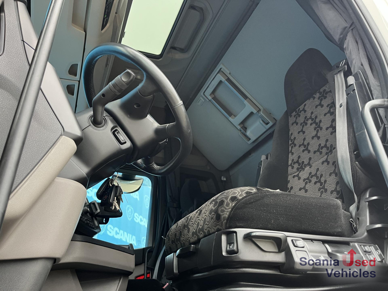 SCANIA R 450 A4x2NA LED NAVI SMART 2 - Камион влекач: слика 2 SCANIA R 450 A4x2NA LED NAVI SMART 2 - Камион влекач: слика 2