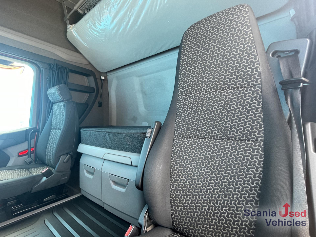 SCANIA R 450 A4x2NA RETARDER 8T DIFF-L HYDRO LOW MILEAGE - Камион влекач: слика 5 SCANIA R 450 A4x2NA RETARDER 8T DIFF-L HYDRO LOW MILEAGE - Камион влекач: слика 5