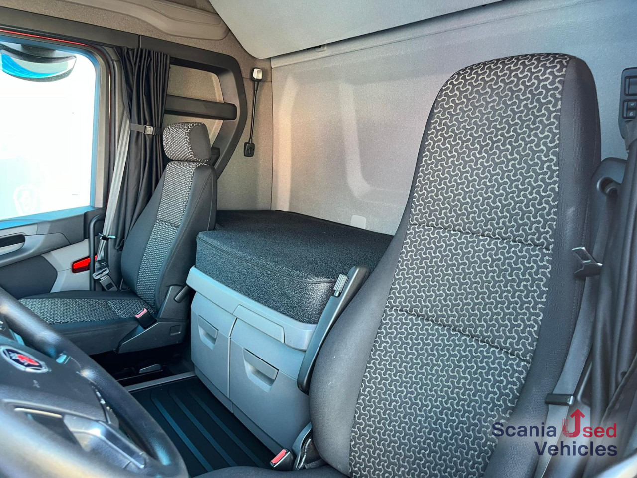 SCANIA R 450 A4x2NA RETARDER 8T DIFF-L HYDRO LOW MILEAGE - Камион влекач: слика 3 SCANIA R 450 A4x2NA RETARDER 8T DIFF-L HYDRO LOW MILEAGE - Камион влекач: слика 3