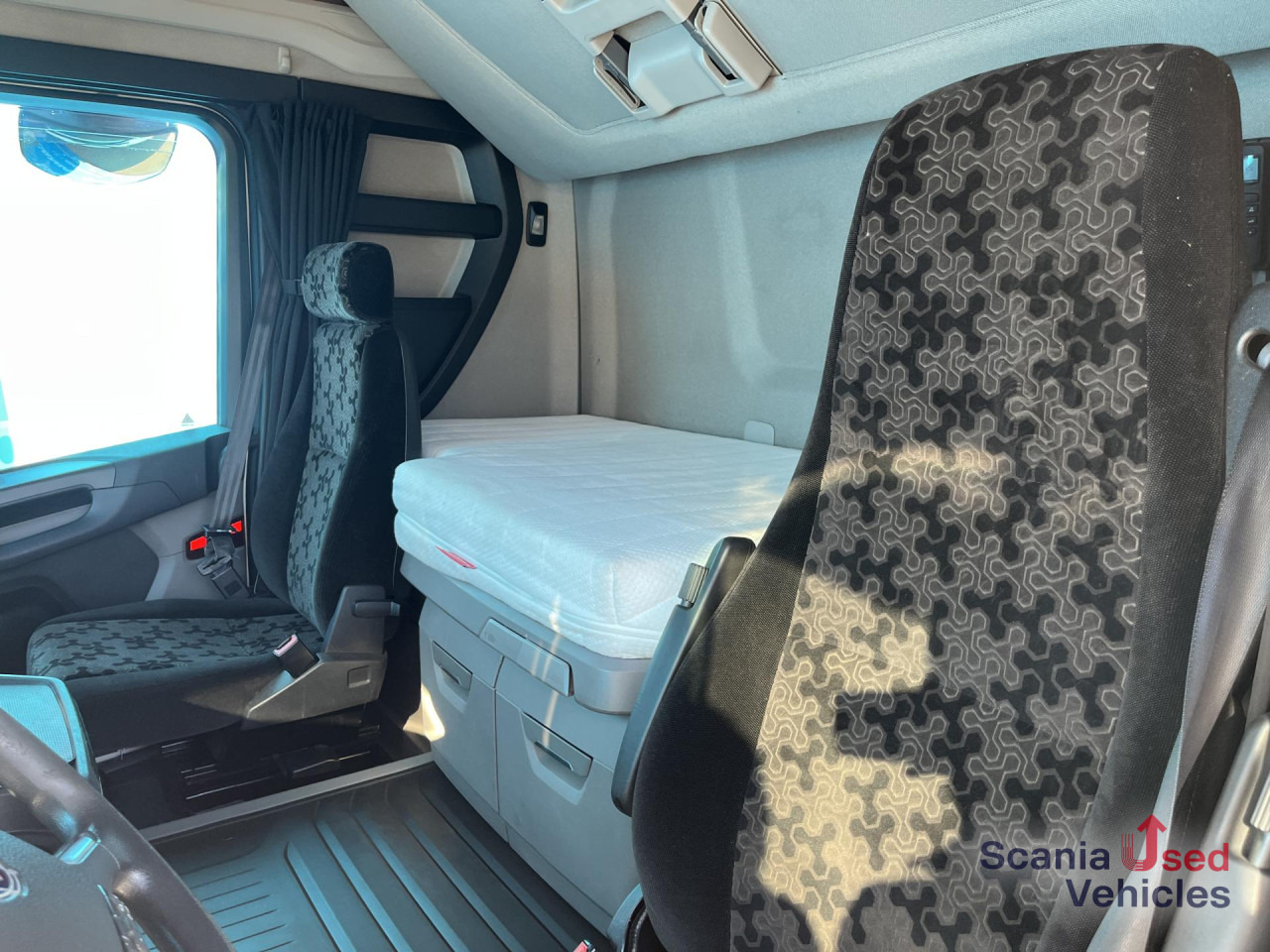 SCANIA R 450 A4x2NA RETARDER 8T DIFF-L SMART2 - Камион влекач: слика 2 SCANIA R 450 A4x2NA RETARDER 8T DIFF-L SMART2 - Камион влекач: слика 2