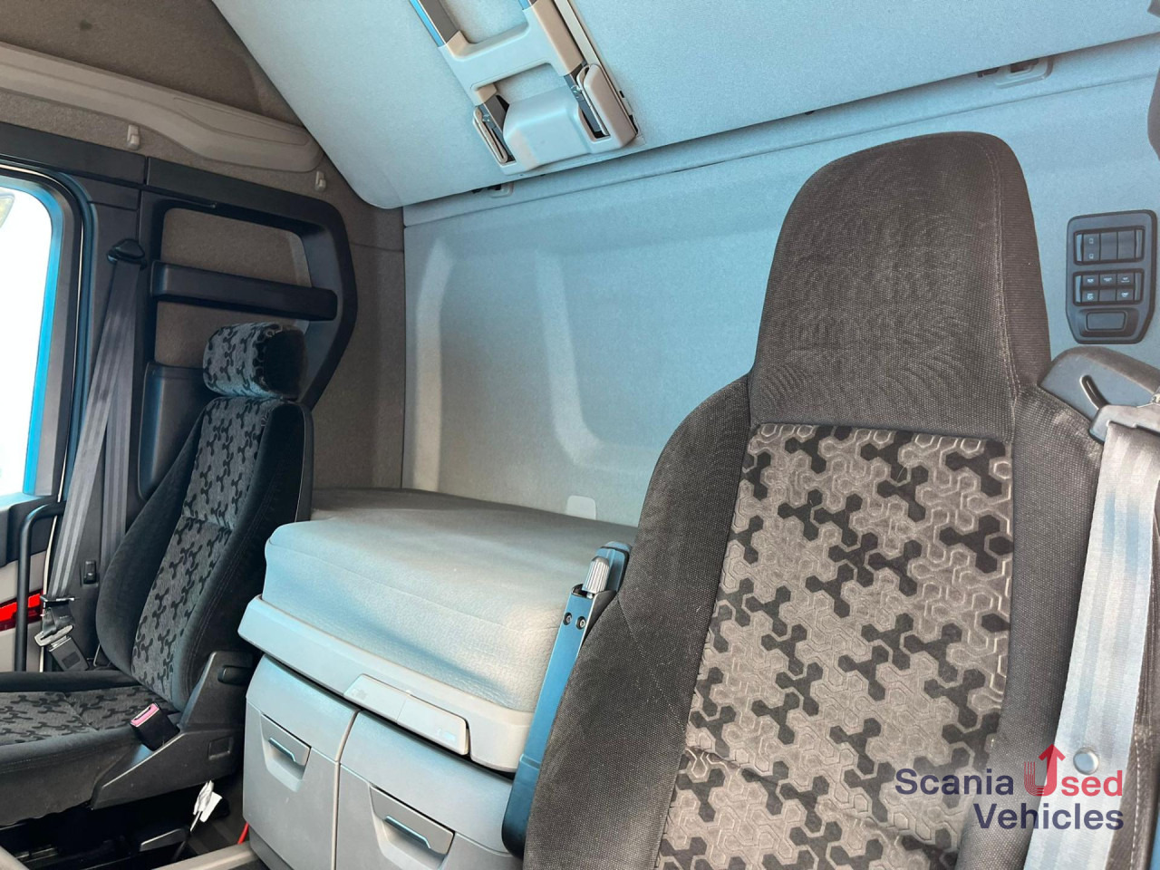 SCANIA R 450 A4x2NA RETARDER DIFF-L SMART2 ACC - Камион влекач: слика 4 SCANIA R 450 A4x2NA RETARDER DIFF-L SMART2 ACC - Камион влекач: слика 4