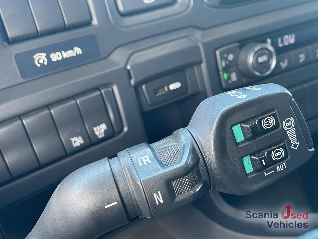 SCANIA R 450 A4x2NB DIFF-L RETARDER FULL AIR 8T LEATHER - Камион влекач: слика 5 SCANIA R 450 A4x2NB DIFF-L RETARDER FULL AIR 8T LEATHER - Камион влекач: слика 5