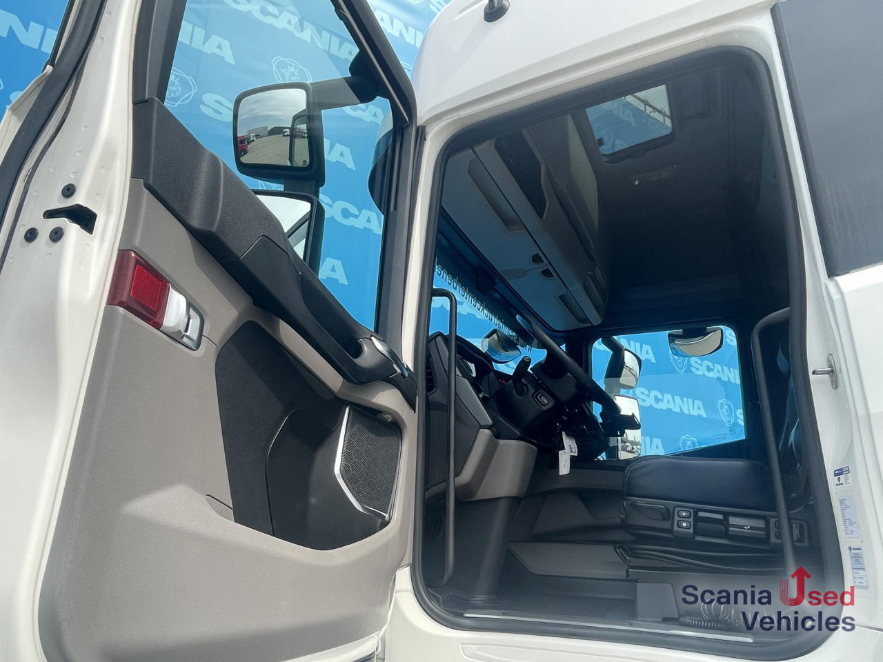 SCANIA R 450 A4x2NB DIFF-L RETARDER FULL AIR 8T LEATHER - Камион влекач: слика 2 SCANIA R 450 A4x2NB DIFF-L RETARDER FULL AIR 8T LEATHER - Камион влекач: слика 2