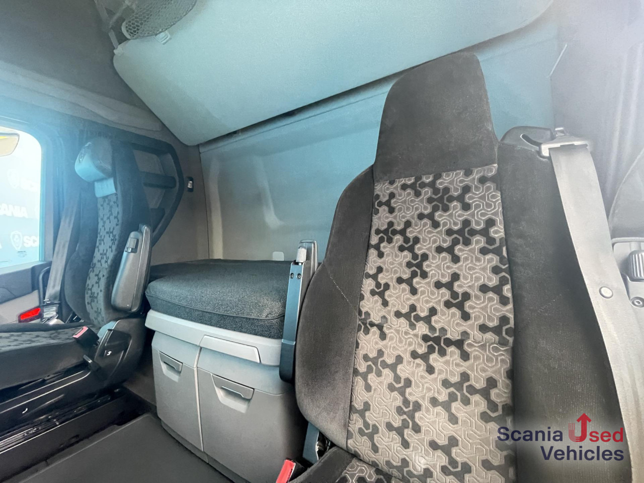 SCANIA S 450 A4x2NA DIFF-L RETARDER PARK AIRCO ACC - Камион влекач: слика 4 SCANIA S 450 A4x2NA DIFF-L RETARDER PARK AIRCO ACC - Камион влекач: слика 4