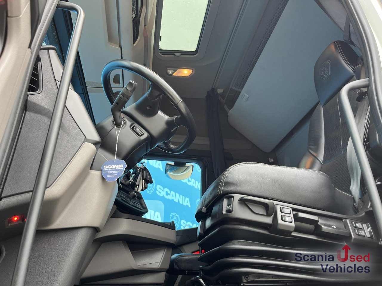 SCANIA S 590 A4x2NA V8 RETARDER DIFF-L 8T NAVI LED ALCOA - Камион влекач: слика 4 SCANIA S 590 A4x2NA V8 RETARDER DIFF-L 8T NAVI LED ALCOA - Камион влекач: слика 4