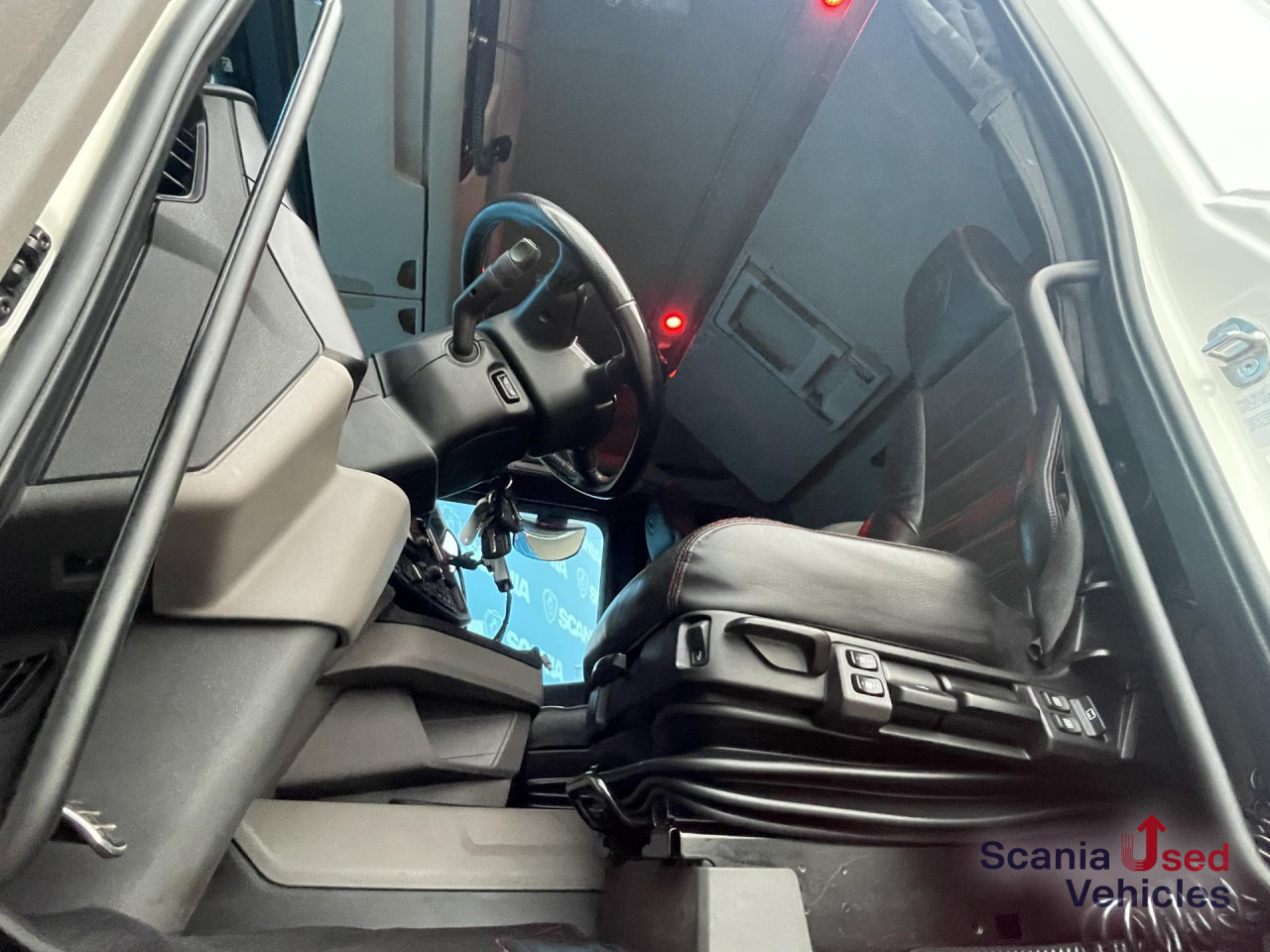 SCANIA R 650 B6x4NB RETARDER V8 WOOD KESLA 2112T CRANE - Камион за дрва, Камион со кран: слика 5 SCANIA R 650 B6x4NB RETARDER V8 WOOD KESLA 2112T CRANE - Камион за дрва, Камион со кран: слика 5