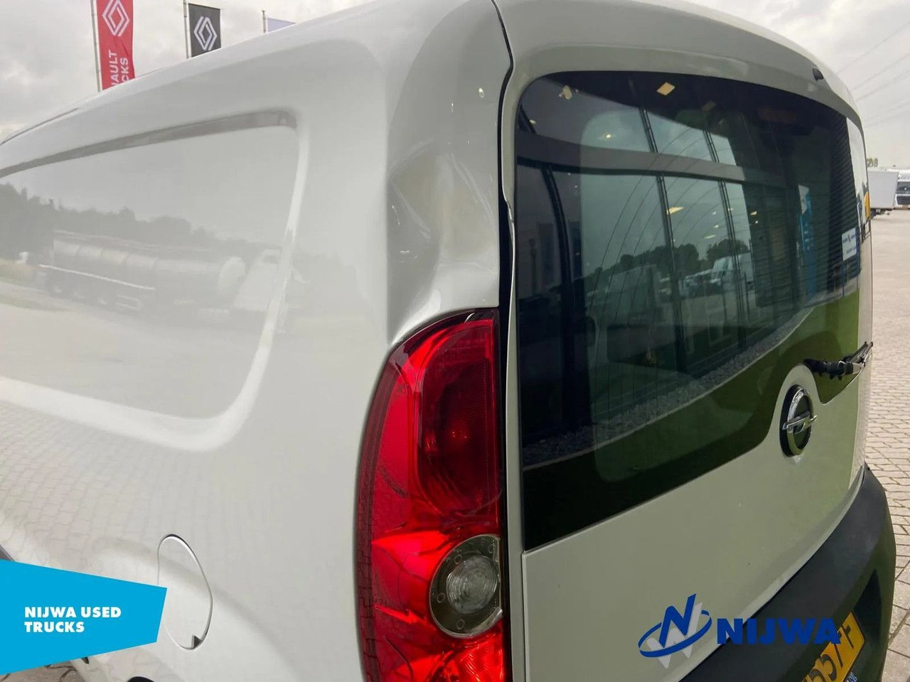 Мало комбе Opel Combo Airco + Trekhaak Kasten: слика 12