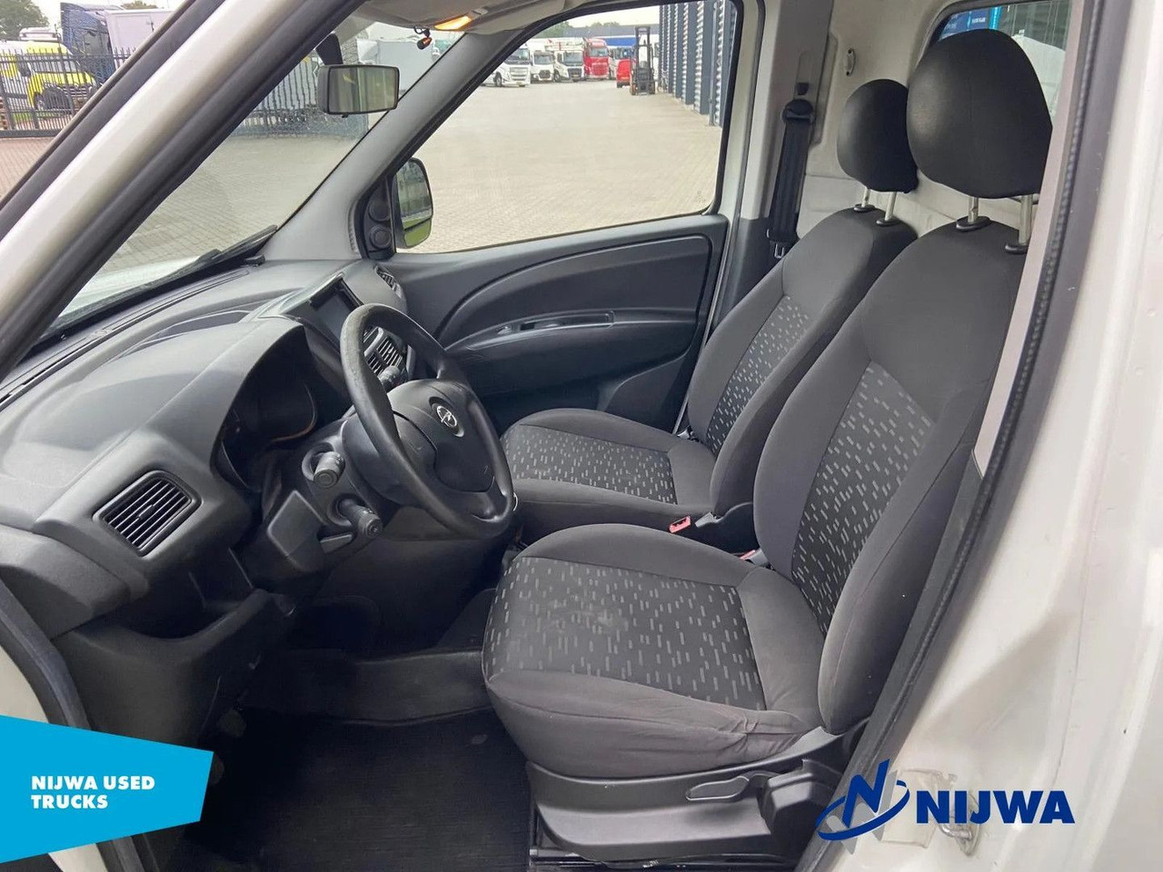 Opel Combo Airco + Trekhaak Kasten - Мало комбе: слика 5 Opel Combo Airco + Trekhaak Kasten - Мало комбе: слика 5