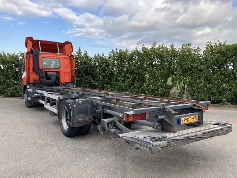 DAF CF65.180 Euro3 Manual / Laadklep - Камион со кабинска шасија: слика 3 DAF CF65.180 Euro3 Manual / Laadklep - Камион со кабинска шасија: слика 3