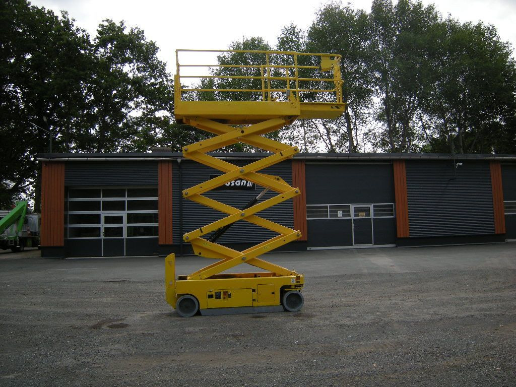 Genie GS 2632, Scherenarbeitsbühne Genie 10 m - Камион со подигачка кошница: слика 1 Genie GS 2632, Scherenarbeitsbühne Genie 10 m - Камион со подигачка кошница: слика 1