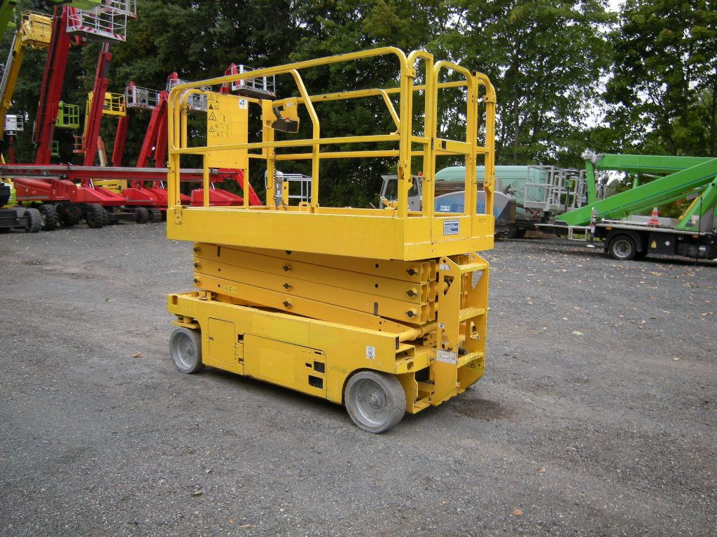 Камион со подигачка кошница Genie GS 2646, Scherenarbeitsbühne Genie 9,9 m: слика 19