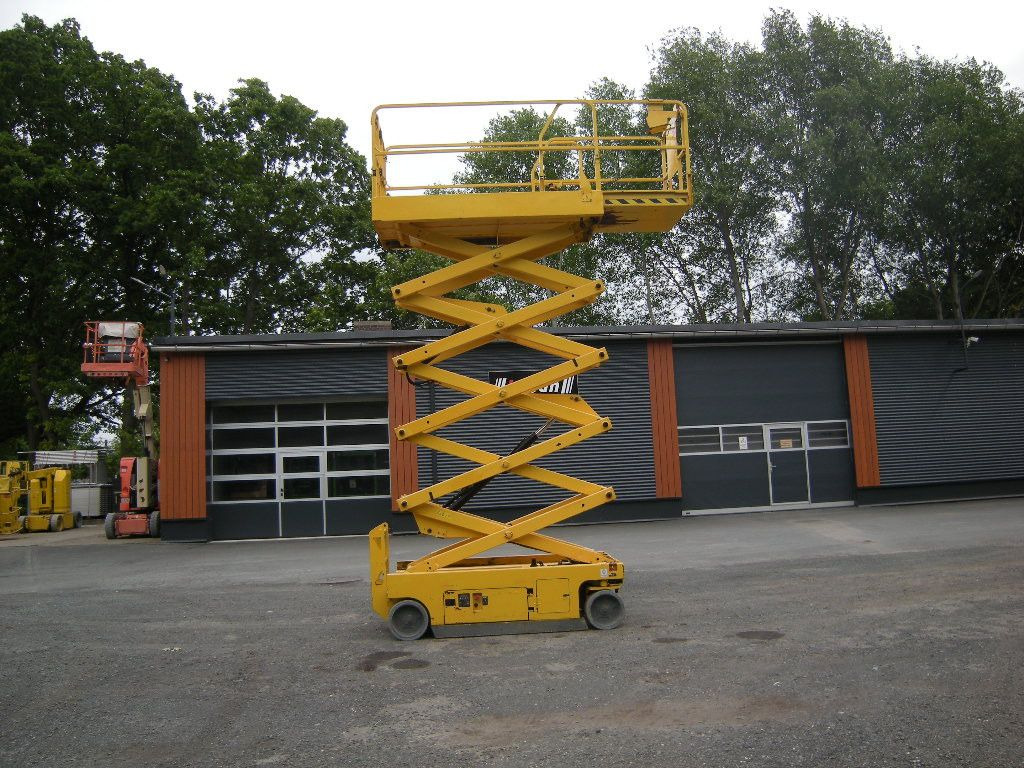 Genie GS 3246, Scherenarbeitsbühne Genie 11,9 m - Камион со подигачка кошница: слика 2 Genie GS 3246, Scherenarbeitsbühne Genie 11,9 m - Камион со подигачка кошница: слика 2