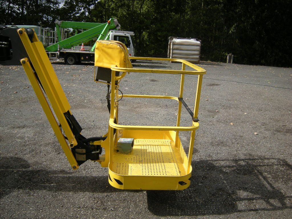 Камион со подигачка кошница Haulotte HA12CJ+ , AH 12m, Korbarm drehbar: слика 26