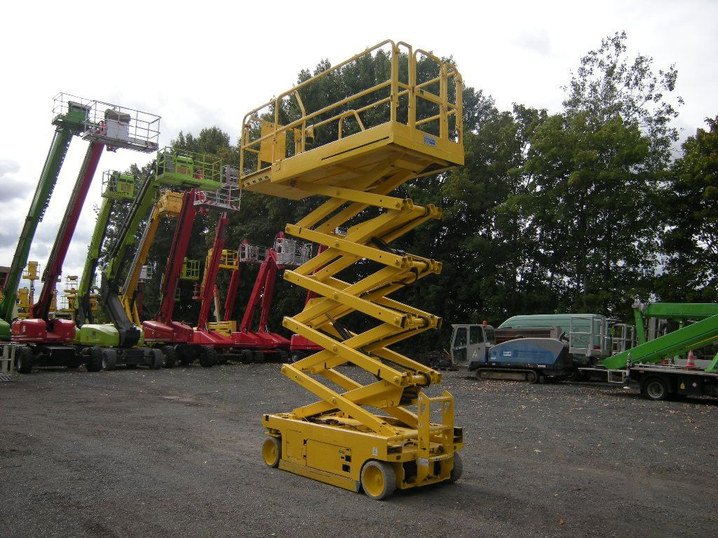JLG 3246, Scherenarbeitsbühne, 11,9 m - Камион со подигачка кошница: слика 2 JLG 3246, Scherenarbeitsbühne, 11,9 m - Камион со подигачка кошница: слика 2
