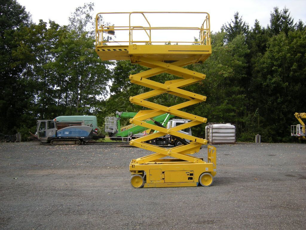 JLG 3246, Scherenarbeitsbühne, 11,9 m - Камион со подигачка кошница: слика 3 JLG 3246, Scherenarbeitsbühne, 11,9 m - Камион со подигачка кошница: слика 3