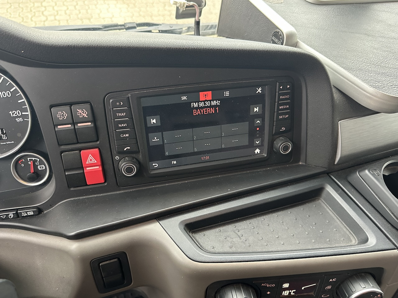 MAN TGX 18.500 4x2 LL Intarder Motorschaden - Камион влекач: слика 3 MAN TGX 18.500 4x2 LL Intarder Motorschaden - Камион влекач: слика 3