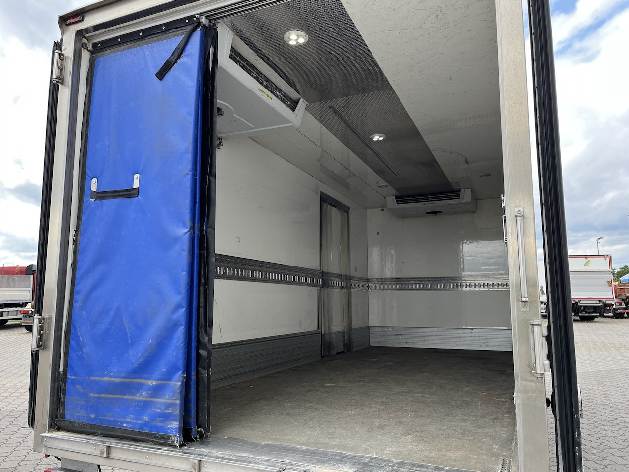 Iveco 70C18 Daily Kühlkoffer mit Ladebordwand Konvekta - Комбе: слика 5 Iveco 70C18 Daily Kühlkoffer mit Ladebordwand Konvekta - Комбе: слика 5