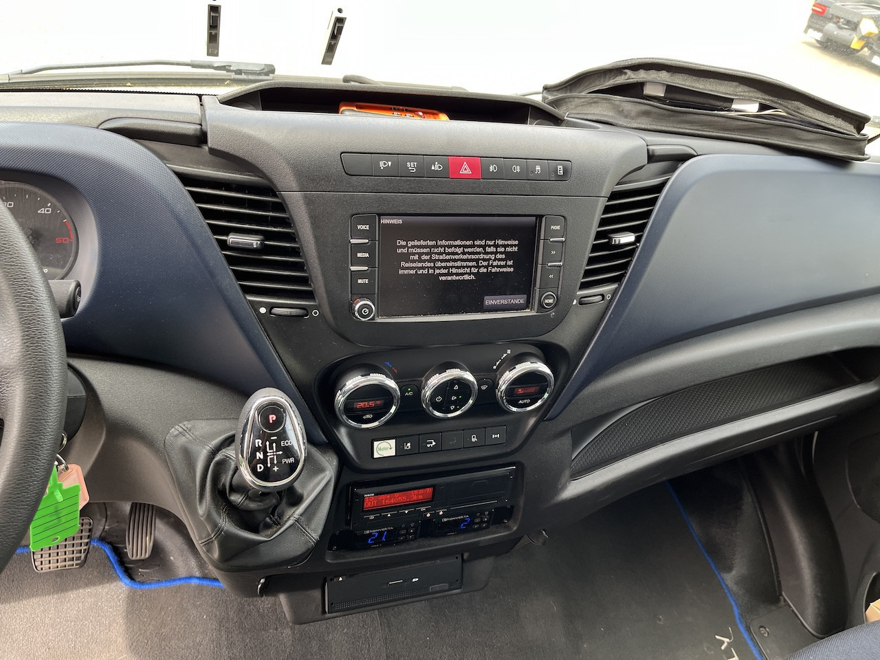 Iveco 70C18 Daily Kühlkoffer mit Ladebordwand Konvekta - Комбе: слика 2 Iveco 70C18 Daily Kühlkoffer mit Ladebordwand Konvekta - Комбе: слика 2