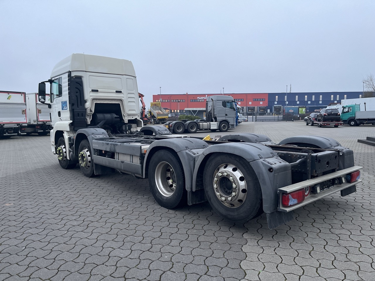 MAN TGS 35.440 8x2 Fahrgestell Intarder - Камион со кабинска шасија: слика 3 MAN TGS 35.440 8x2 Fahrgestell Intarder - Камион со кабинска шасија: слика 3