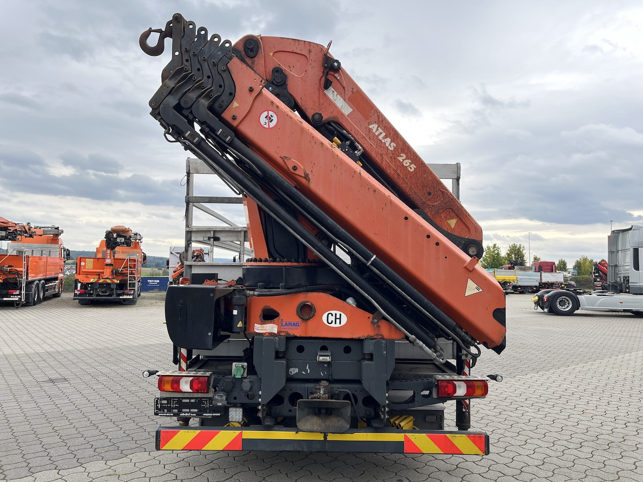Камион со кран, Камион со платформа Mercedes-Benz Actros 2545 6x2  Atlas 265-A6   Lenk- Liftachse: слика 10