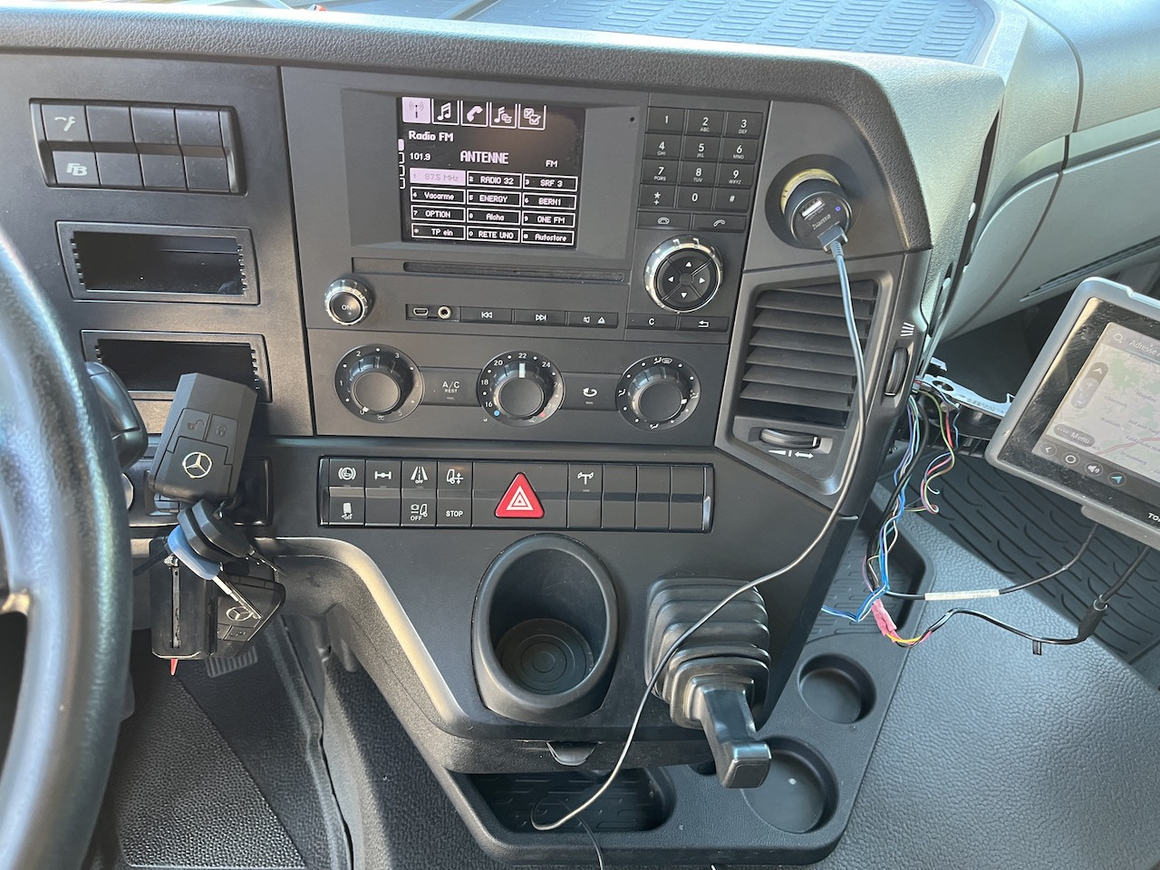 Mercedes-Benz Antos 1840 4x4 HAD LBW Kühlung Flüssigstickstoff - Камион ладилник: слика 2 Mercedes-Benz Antos 1840 4x4 HAD LBW Kühlung Flüssigstickstoff - Камион ладилник: слика 2