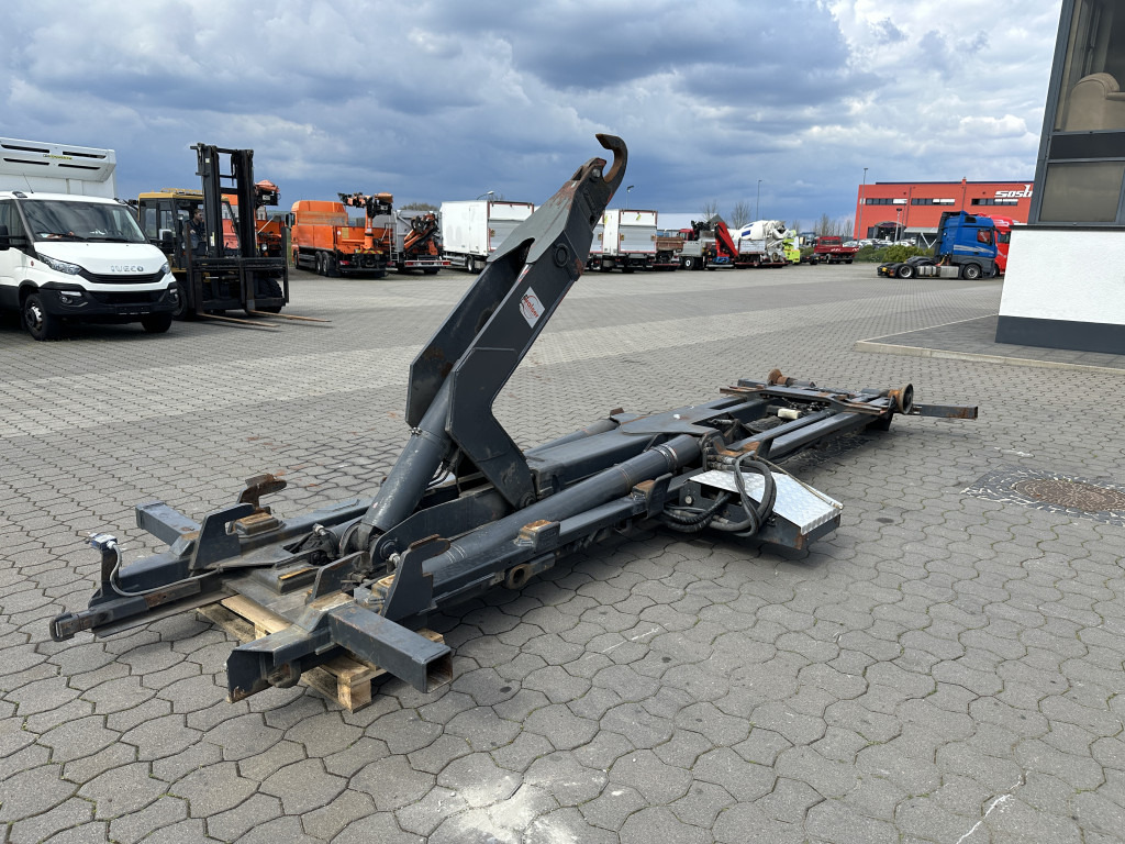 Palfinger PALIFT T 20Schub Knick Abrollkipper - Камион со кука за подигање: слика 1 Palfinger PALIFT T 20Schub Knick Abrollkipper - Камион со кука за подигање: слика 1