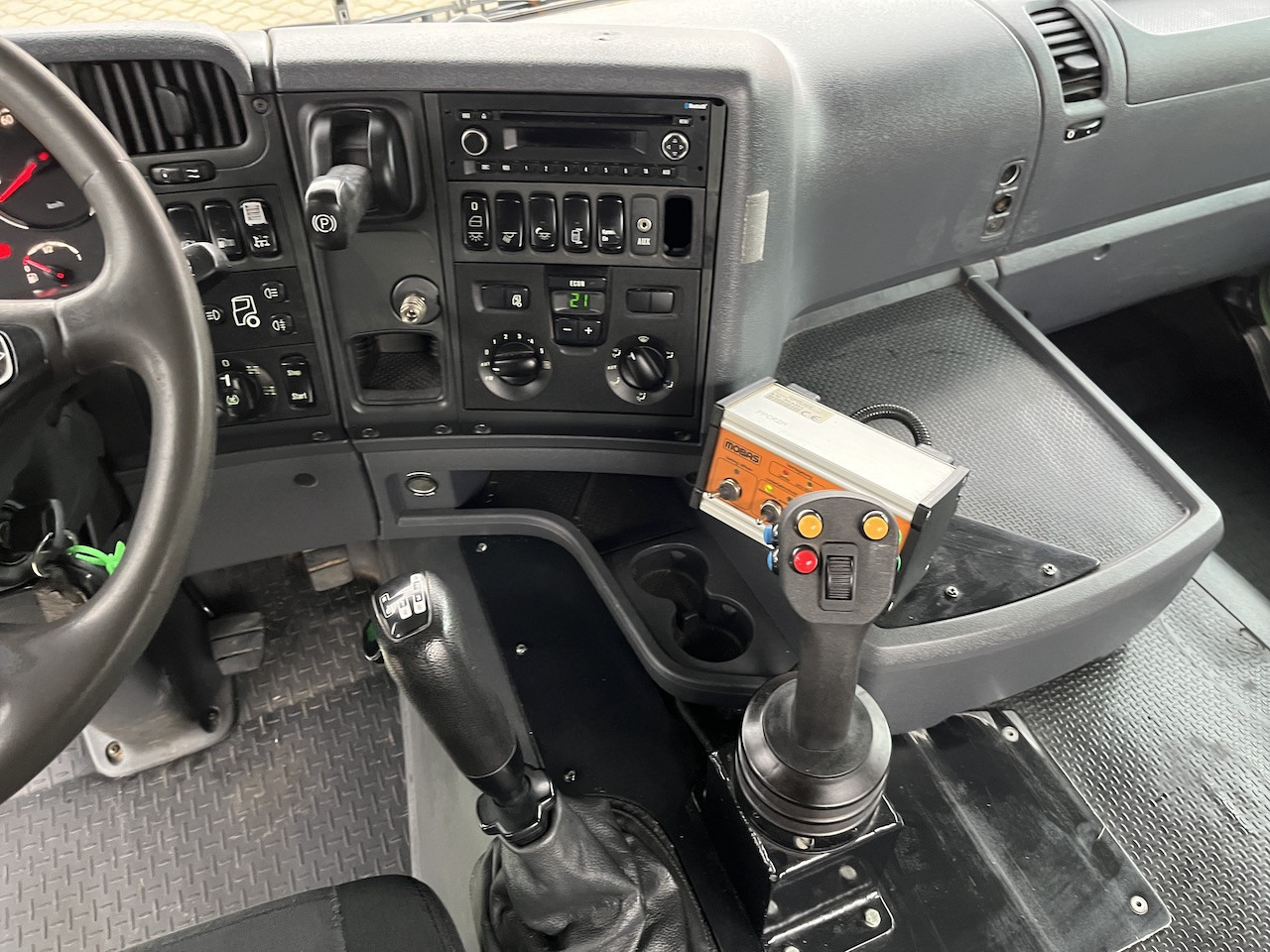 Scania G 450 8x4  Trösch Abrollkipper - Камион со кука за подигање: слика 4 Scania G 450 8x4  Trösch Abrollkipper - Камион со кука за подигање: слика 4