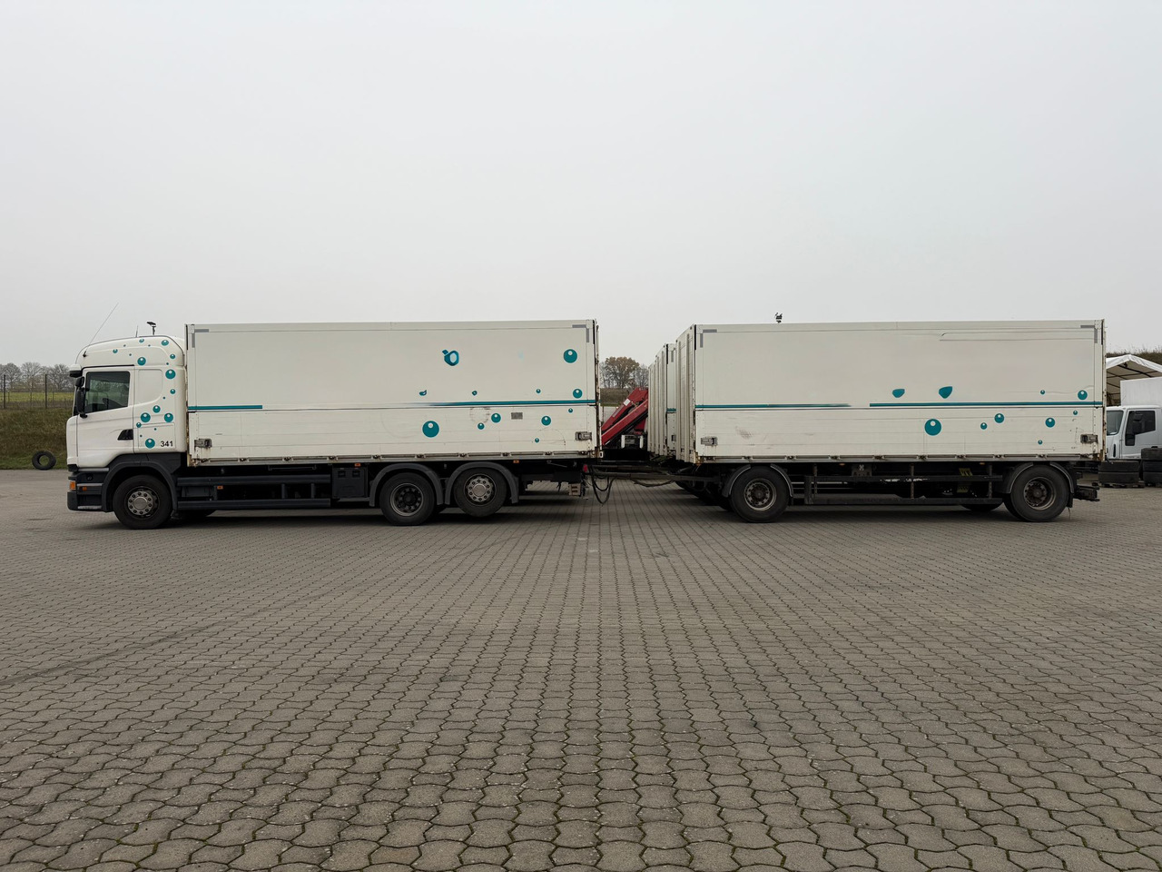 Scania R 450 6x2 Geränkezug + Orten Anhänger - Камион сандучар: слика 2 Scania R 450 6x2 Geränkezug + Orten Anhänger - Камион сандучар: слика 2