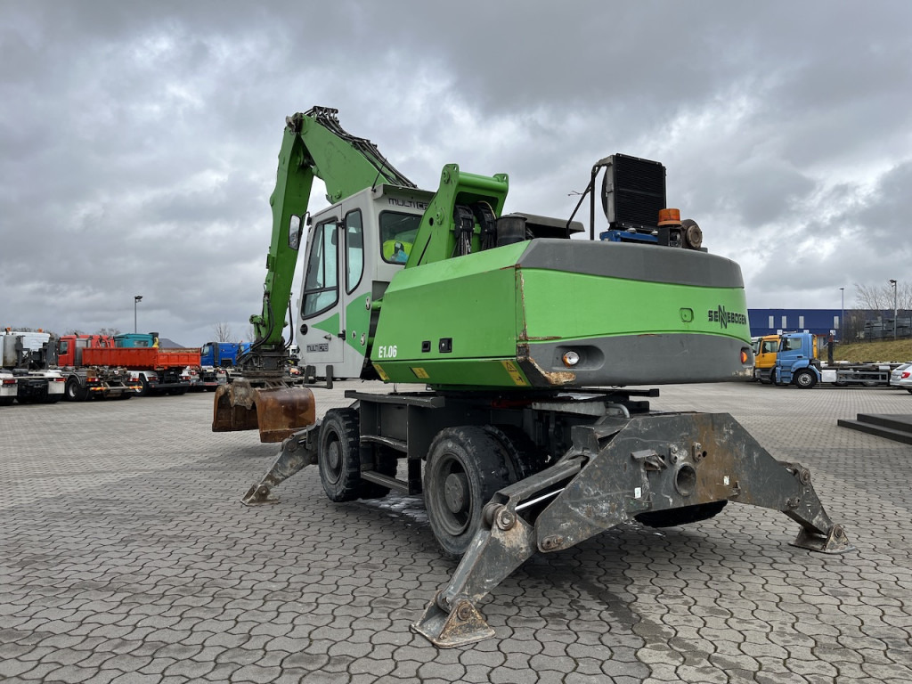 Sennebogen 818 Umschlagbagger Greifer - Багер на тркала: слика 4 Sennebogen 818 Umschlagbagger Greifer - Багер на тркала: слика 4