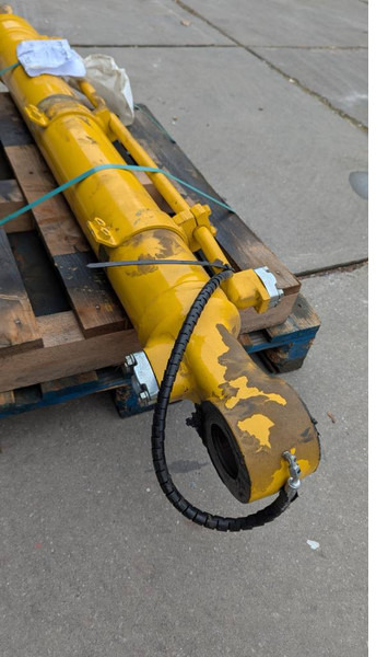 Komatsu PC210LC-10 / -11 - BUCKET CYLINDER - 707-E1-01300 - Багер гасеничар: слика 5 Komatsu PC210LC-10 / -11 - BUCKET CYLINDER - 707-E1-01300 - Багер гасеничар: слика 5